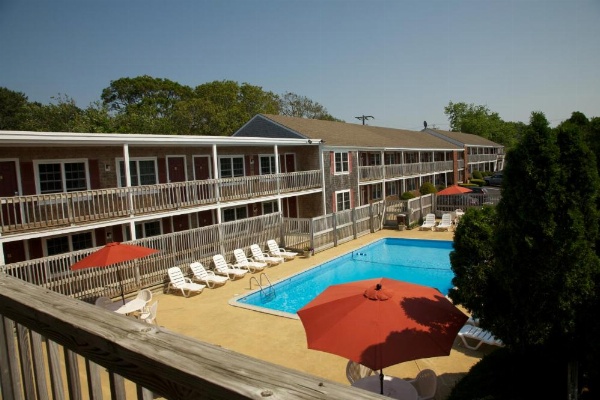 Holiday Hill Inn & Suites image 13