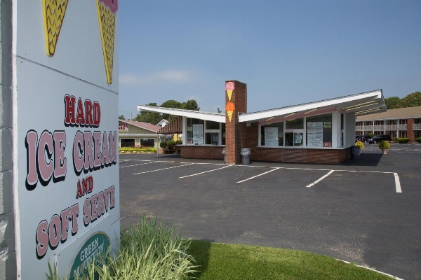 Holiday Hill Inn & Suites image 6